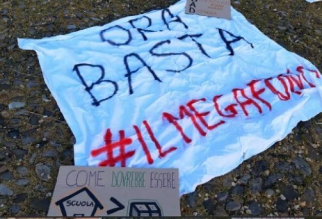 Cremona oggi, 8 aprile, Flah Mob studenti contro la DAD  | Il Megafono