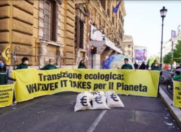 Greenpeace a Draghi: ''Whatever it takes per il pianeta''