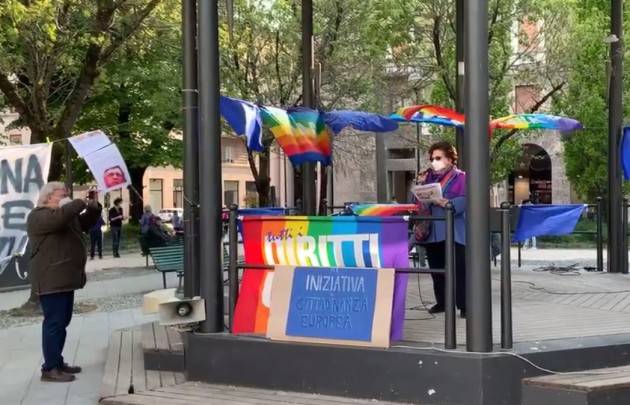  Cremona Riuscito FLASH-MOB SU  DIRITTO ALLA CURA E NO PROFIT ON PANDEMIC (Video)