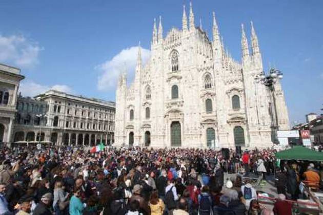 In Duomo Milano centinaia No vax senza mascherina