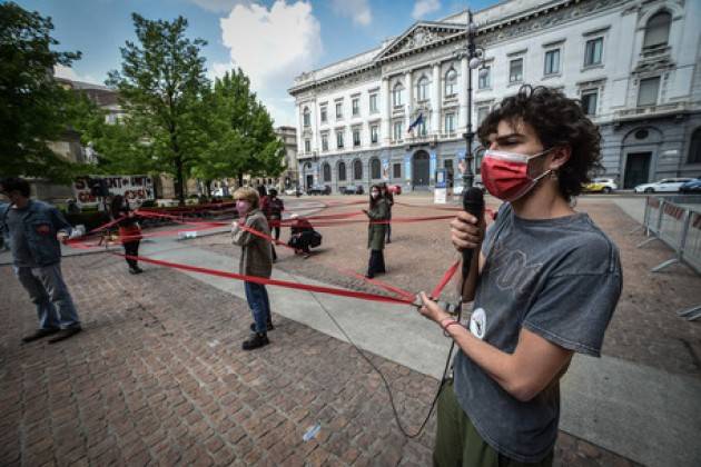 A Milano studenti chiedono incontro con rettori