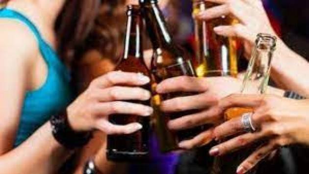 Studenti spagnoli fanno festa a Milano, 25 multati