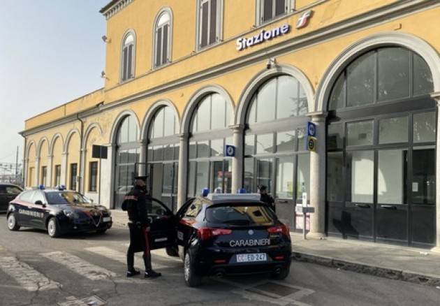 Vandalismi a bazar e a treno