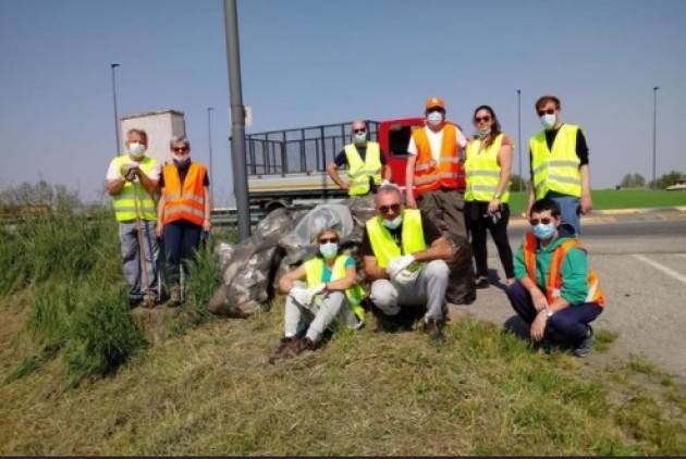 Soresina  I volontari dell’ambiente puliscono  i colatori verso Castelleone