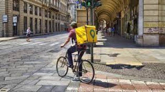 Deliverance Milano, Glovo dimezza le retribuzioni