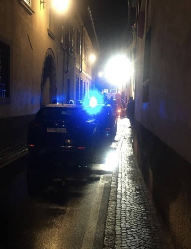 BOMBA CARTA IN VIA SALESIANE: ROTTE FINESTRE E PORTONI - FOTO E VIDEO