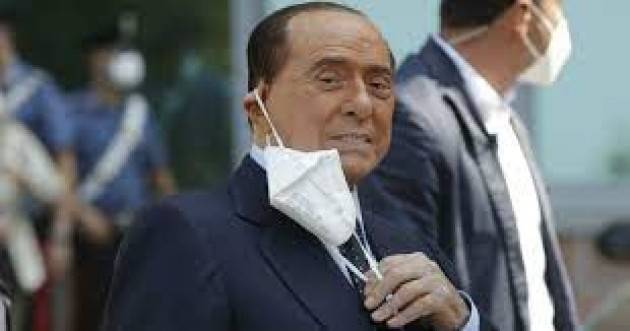 Silvio Berlusconi dimesso dal San Raffaele