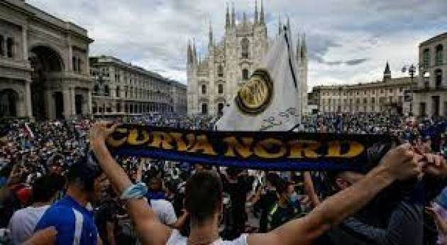 Scudetto Inter, al via festa tifosi. 30mila tifosi nelle strade a Milano