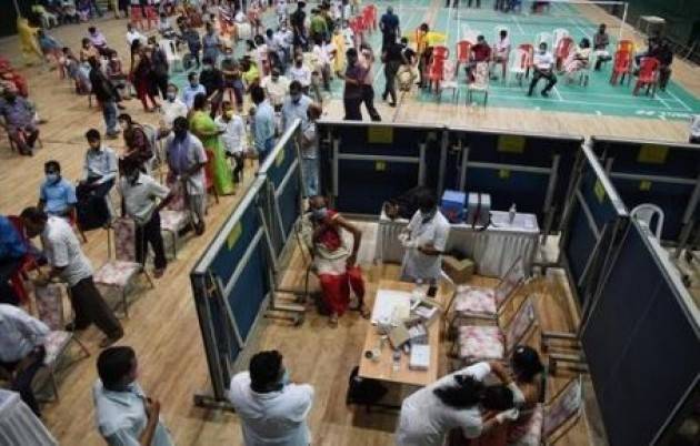 Una nuova ondata di Covid in Asia Meridionale minaccia anche i bambini