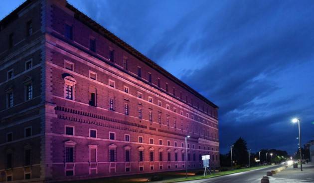 Piacenza Giornata mondiale della Fibromialgia, luci viola per Palazzo Farnese