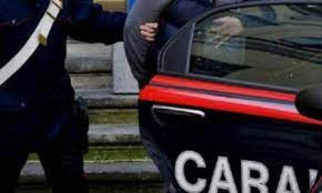 Viola divieto avvicinarsi genitori,preso