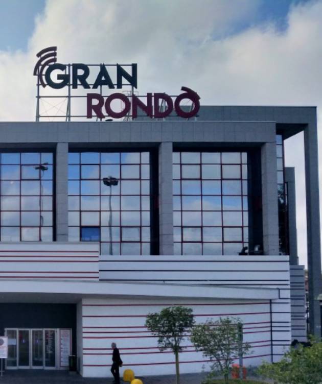 DONNA RAGGIRATA AL GRANRONDÒ