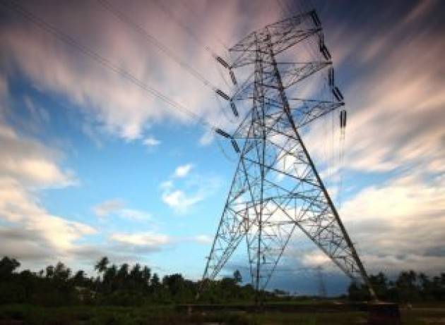 Continuano a crescere i consumi di elettricità