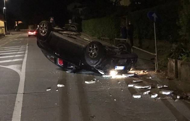 Crema Ribaltamento In Viale Europa Illeso Un Giovane