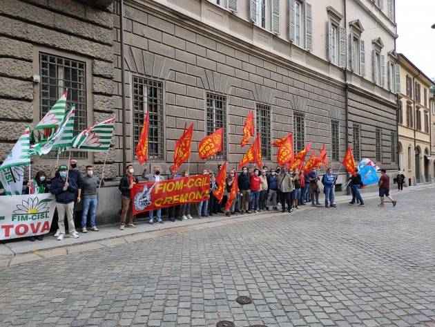 PRESIDIO FIM-FIOM-UILM Fermiamo strage luoghi lavoro 31/5 Cremona (G.C.Storti)