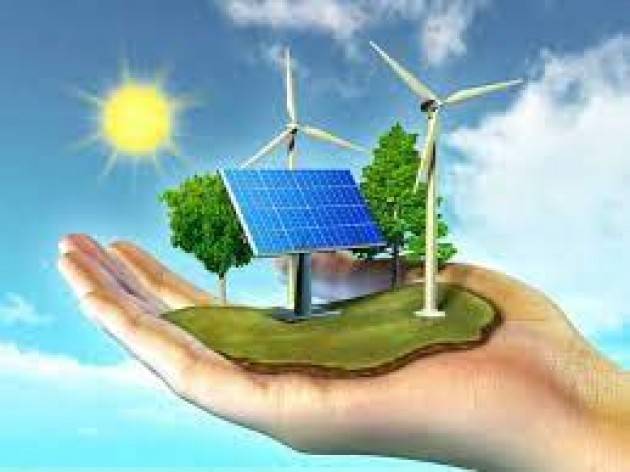 Rinnovabili, in Italia gli impianti avanzano 8 volte più lentamente del necessario