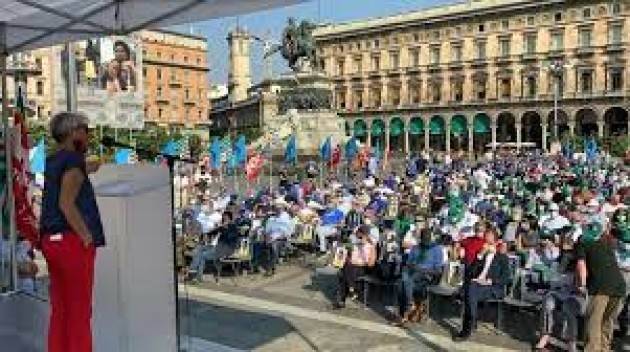 I Giornalisti protestano a Milano per sviluppo e lavoro