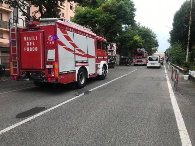 SERRATURA ROTTA : ARRIVANO I VIGILI DEL FUOCO