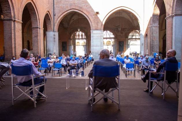 Padania Acque e Fondazione Banca dell’Acqua Presentato il volume  L’acqua e / è la vita di R. Groppali