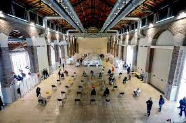 In Lombardia dal 17/6 richiami con mix per under 60