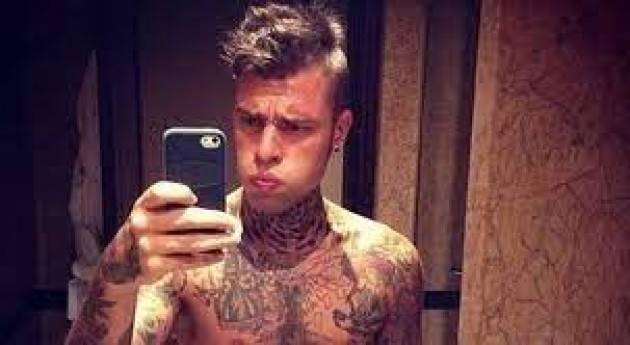 Vicino ritira la querela per lesioni a Fedez