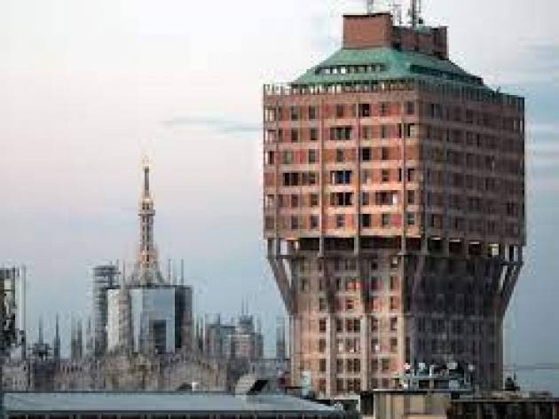 A Milano concerto su Torre Velasca per saluto prima restauro