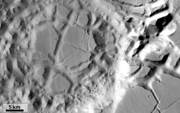 Ipotesi vulcanica per i ''terreni caotici'' su Marte