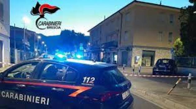 Spari da auto, ferito un 66enne