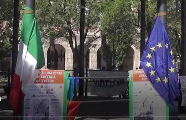 Cremona inquinata ‘soffoca’ Riuscito  flash mob di mercoledì 23 giugno (Video)