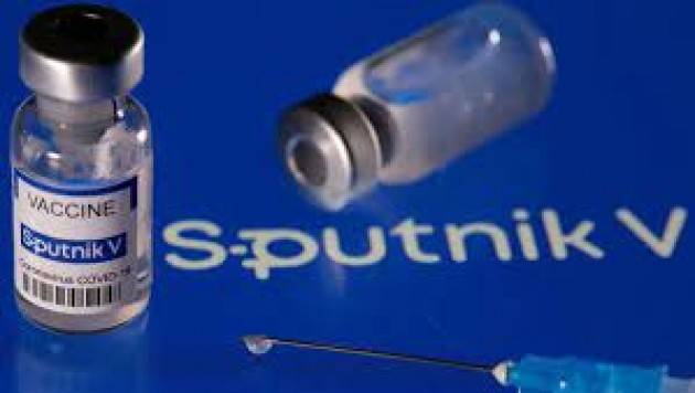 Perché il vaccino Sputnik V non convince i russi