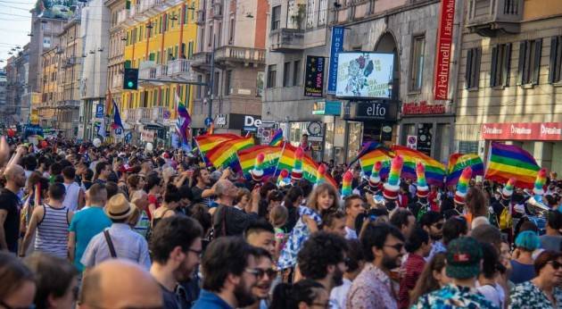 Perché il Gay Pride si celebra a giugno?  (Video)