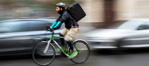 Rider: Cgil, grande rilevanza sentenza tribunale di Bologna che condanna Deliveroo