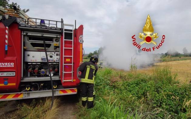 A FUOCO MEZZO AGRICOLO : ARRIVANO I POMPIERI