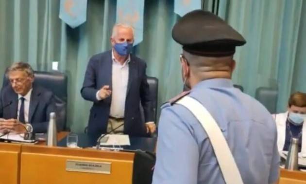 IMPERIA: SCONTRO TRA IL MINISTRO SCAJOLA E I CARABINIERI - VIDEO