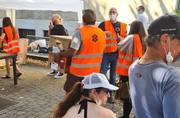 Como RIFONDAZIONE: LA SOLIDARIETA' NON SI SFRATTA. 