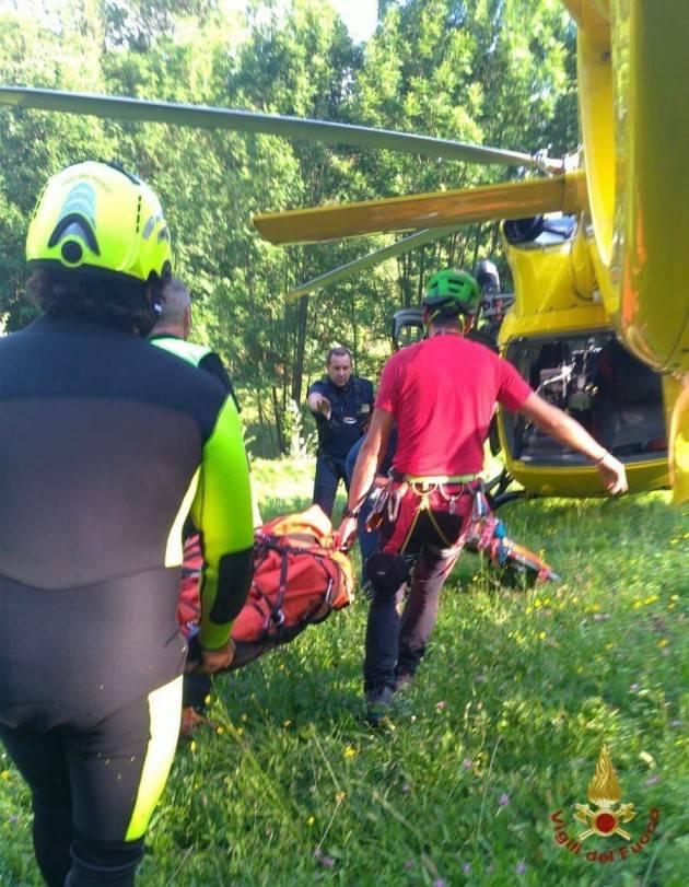 28ENNE CADE ALLE BUCHE DI NESE: ARRIVA L'ELISOCCORSO