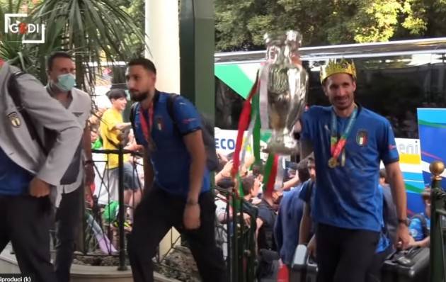  L'Italia festeggia la coppa Uefa Euro 2020 Alcuni video