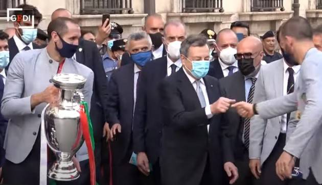  L'Italia festeggia la coppa Uefa Euro 2020 Alcuni video