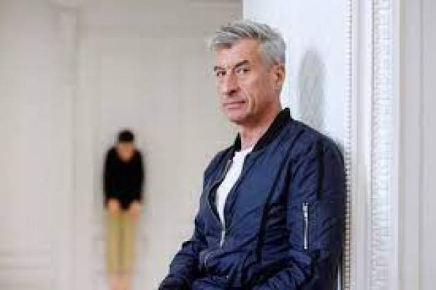 Maurizio Cattelan e la sua visione del ciclo della vita
