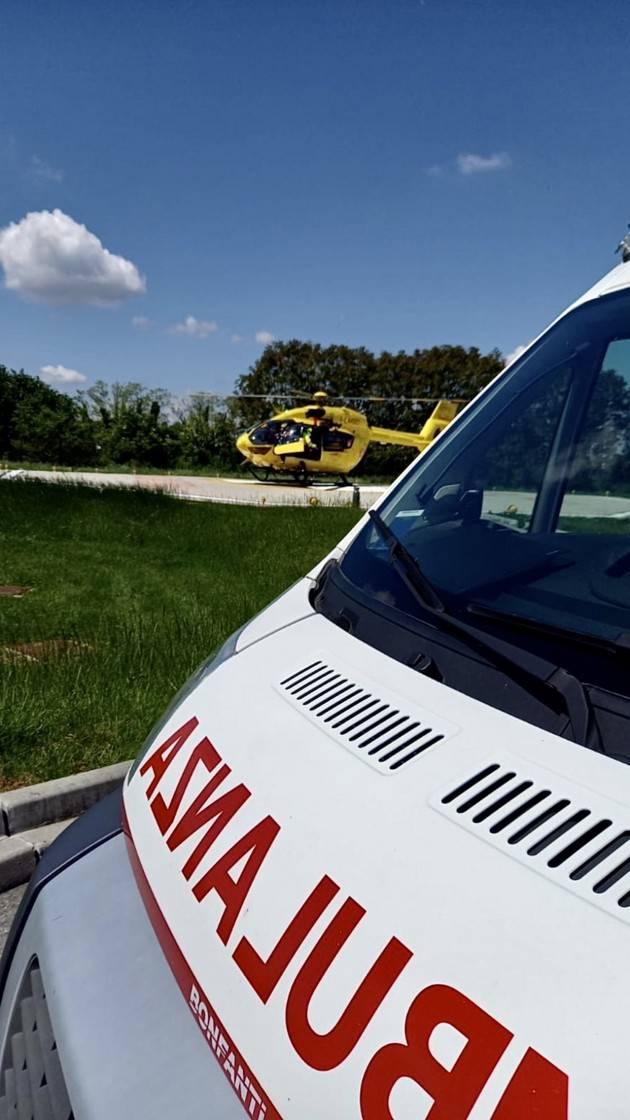 68ENNE MUORE SCHIACCIATO DAL CARROATTREZZI