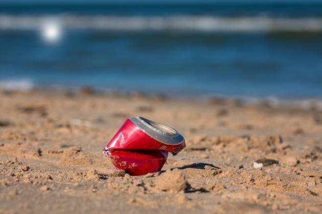 Estate, inquinamento: in spiaggia 783 rifiuti ogni 100 metri