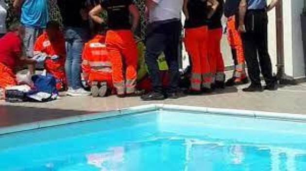 19enne salvato dal bagnino dopo un Malore in piscina a Milano