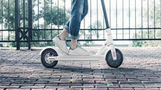 Resiste la sharing mobility, boom dei monopattini