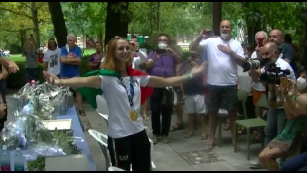 Cremona La Bissolati abbraccia, applaude e si commuove con Valentina Rodini ed il suo  Oro Olimpico