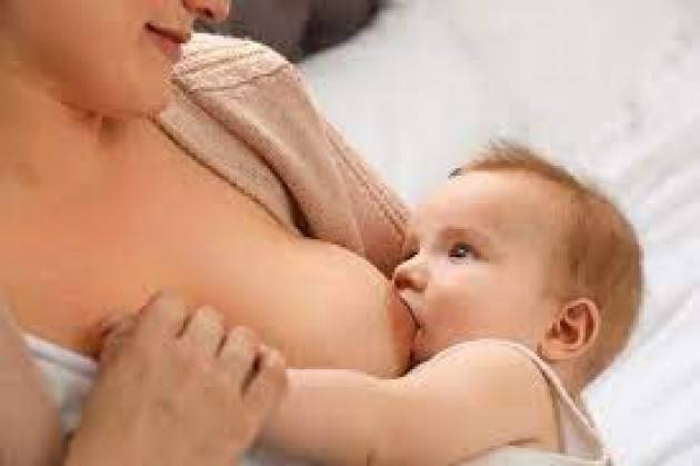 Unicef/Oms: cruciale sostenere l’allattamento al seno