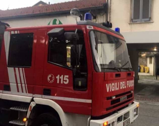 CADE NELLA GRATA E FINISCE NEL FOSSO: SALVATO DA AGRICOLTORE