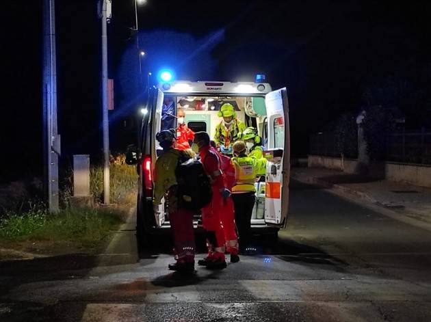 47ENNE VOLA DALLA FINESTRA DURANTE LITE IN FAMIGLIA