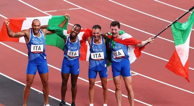 Tokyo 2020 L'Italia della staffetta 4x100  vincono l’oro Desalu di Casalmaggiore