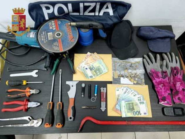 Segnavano gli appartamenti da derubare, due arresti a Milano