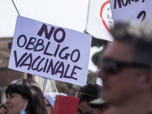 I mandanti  ‘NO Vax’ sono Meloni e Salvini | Rocco Rossetti Corte de Frati 